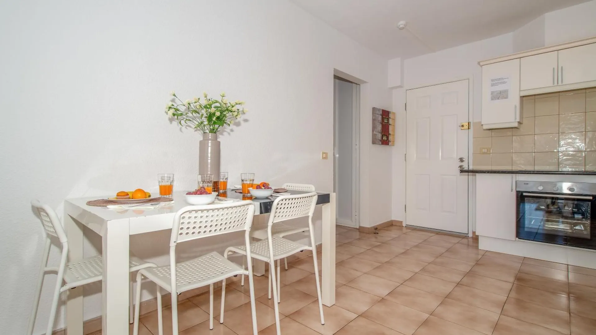Apt Patricie With Heated Pool Los Cristianos