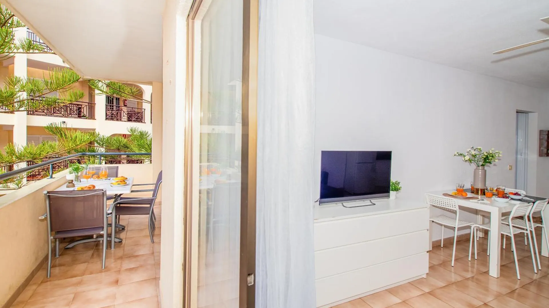 Apt Patricie With Heated Pool Los Cristianos  Ισπανία