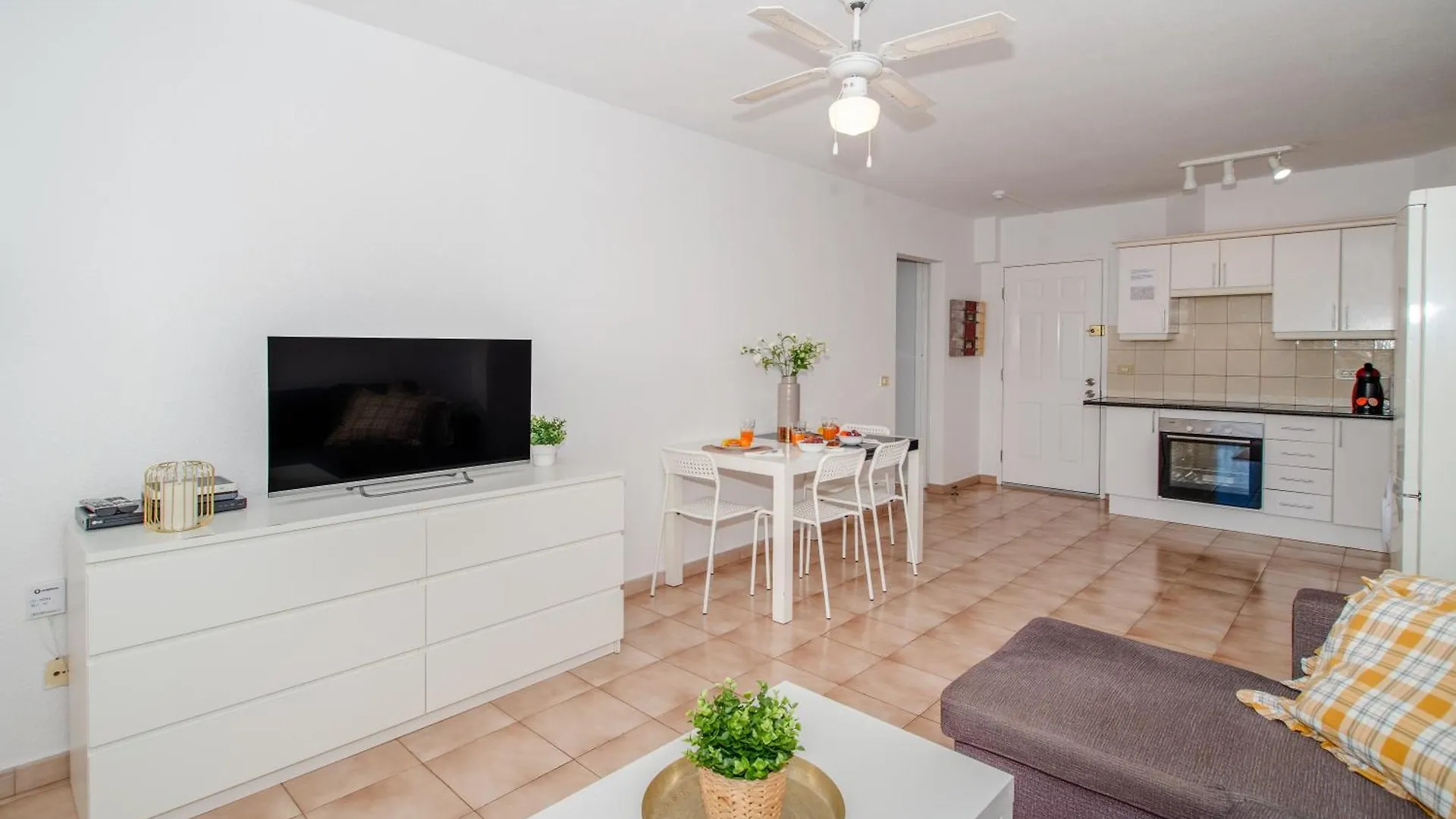 Apt Patricie With Heated Pool Los Cristianos  Los Cristianos (Tenerife)